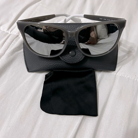 Ladies Ralph Lauren sunglasses - Picture 4 of 6